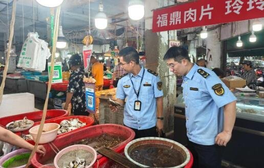 小e再访市场 绑“粗绳”梭子蟹已难寻