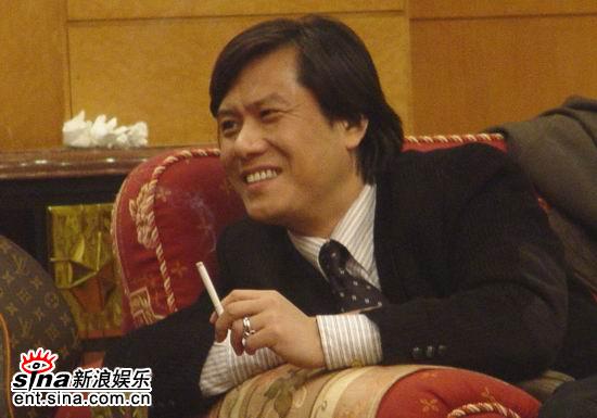 刘晓庆阿峰怒斥"婚变" 忙于办年货无心理流言