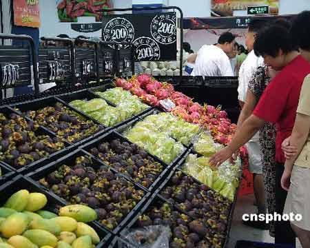 根据国家发改委之前提供的数据,10月份,尽管36个大中城市猪肉、鸡蛋平均零售价格均出现环比回落,但蔬菜平均售价环比大幅度上升,可能导致当月CPI涨幅重拾升势。 中新社发 井韦 摄