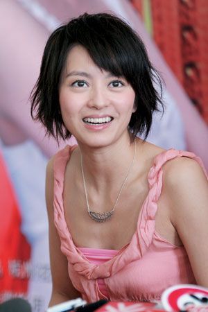 12款迷人发梢让明星改头换面-刘海儿,卷发,短发