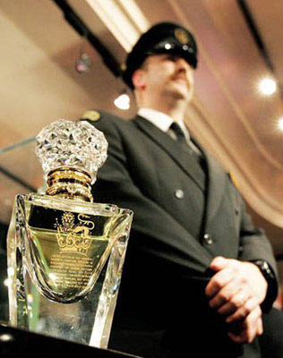世界最贵镶钻香水全世界仅10瓶(组图)-镶钻,M
