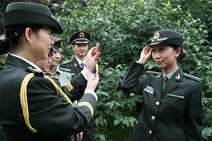 解放军全军各驻地官兵更换07式新军装(组图)-