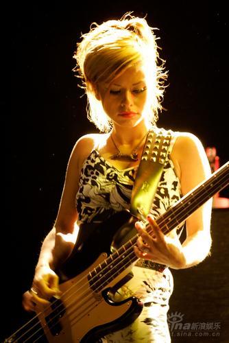 图:碎瓜乐队澳洲激情开唱 主音比利光头锃亮-乐