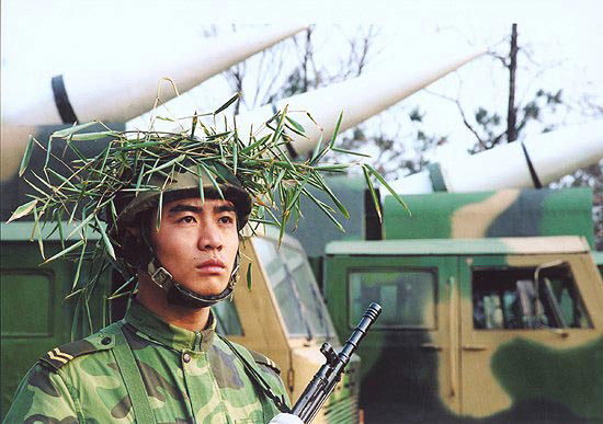 二炮导弹守卫兵24小时都要枪不离手弹不离身