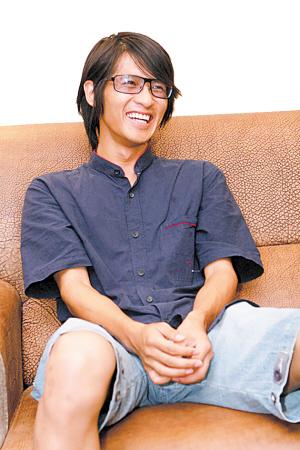 韩寒笑对绯闻:金莎是我的<em>女人</em> <em>我要</em>保护她-金莎
