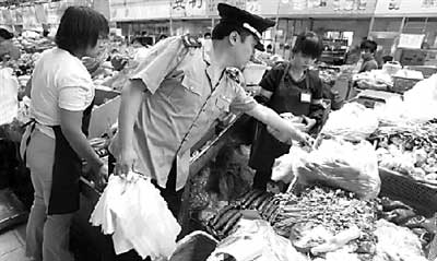 北京肯德基仍然提供免费塑料袋