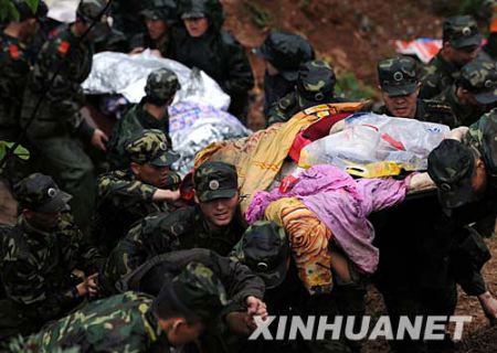 新加坡救援队：中国政府在做一件了不起的工作