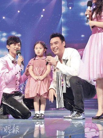 钟镇涛担任爱心大使 携3岁<em>小女儿</em>温馨合唱歌曲