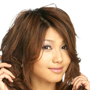 告别扁塌头发 3招成就蓬松<em>发型</em>-头发,<em>定型剂</em>,发