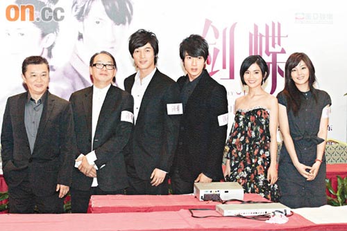 阿Sa与吴尊佩戴CHAUMET首饰出席记者会,阿Sa的耳环价值59万6千元,而吴尊的戒指则价值2万元,令在旁的胡歌(左)失色不少