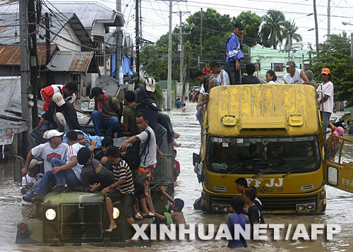 菲律宾遭台风袭击已造成80人死亡(组图)