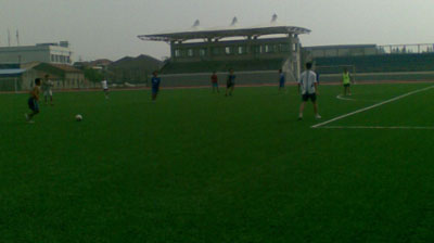 绿茵场上的英姿--昨天球赛的照片--中国宁波网