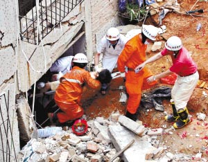 深圳发生山体滑坡至少6人死亡(图)