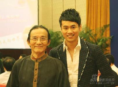 徐子崴遇偶像济公<em>游本昌</em> 欲追星反被歌迷追(图