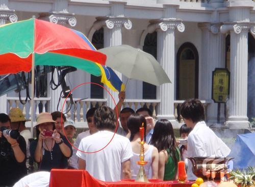 组图:黄圣依与贺军翔拍新剧 杨子片场监视-黄