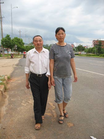 九旬老人削发修行70年后还俗娶妻(图)
