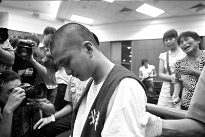 死者母亲求情凶手被判轻刑 法庭高度评价其义