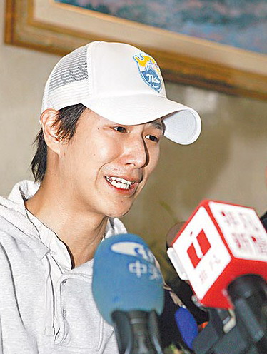 生罪名不成立 轻判6个月惹众怒-杨士萱,<em>丝袜</em>,女
