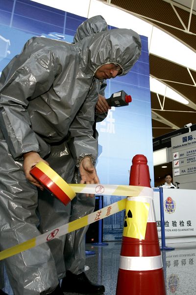 明日起坐飞机须两次安检 可能出现排队候检-安