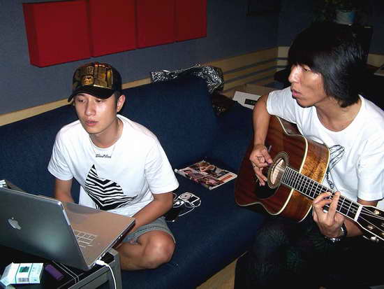 文章处女单曲羽凡指导 《坚持爱》成电视片尾