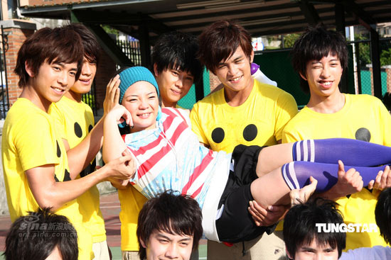 棒棒堂二军两组赛篮球小甜甜做评审(组图)-小甜