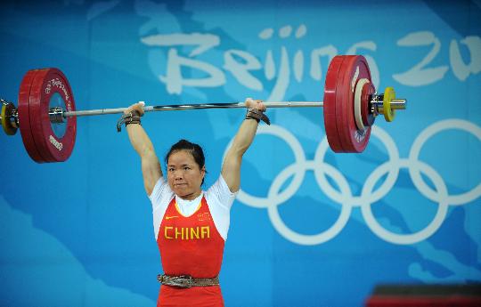 图文-女举58KG级陈艳青摘金 眼中充满必胜的信念