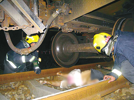 慈溪横河镇西门村铁路道口发生交通惨剧-火车