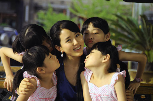 颜丹晨上演热辣单身妈妈 四个精灵带来无限乐