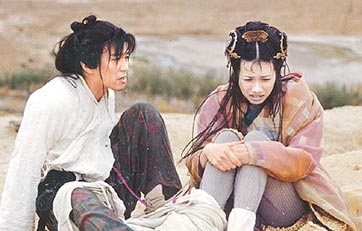 周星驰遭朱茵暗指劈腿 骑自行车戴罩开溜(组图