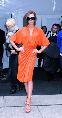 女星穿错衣 名牌也成败笔(组图)-贝嫂,emma,ka