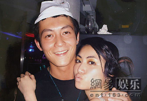 高调复出代言<em>拖鞋</em> 陈冠希一脸冷酷裸露上半身