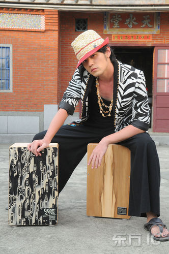 组图:周杰伦《稻香》MV民俗风融合农村与嘻哈