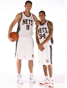 篮网有蝙蝠侠罗宾组合 易建联堪称哈里斯的翅