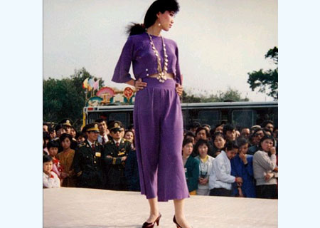 图片故事:30年来中国女性着装变迁-中国纺织报
