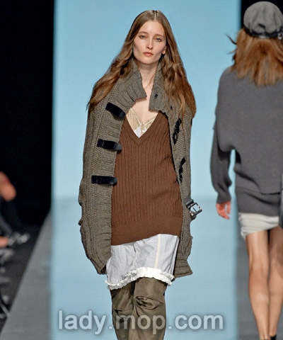 宽松<em>毛衣</em>慵懒诠释层次风潮[组图]-<em>毛衣外套</em>,穿