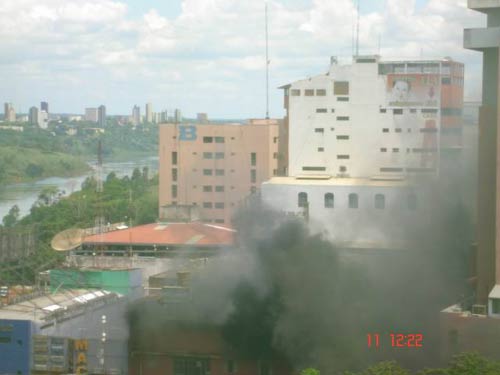 巴拉圭东方市华人超市仓库发生火灾 损失惨重