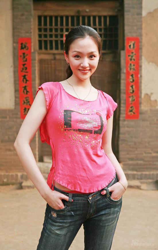 跑来跑去》受追捧80后大青衣卫华被<em>花粉</em>包围