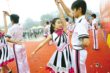 市中学生社团文化节揭幕-中学生,校园集体舞,李