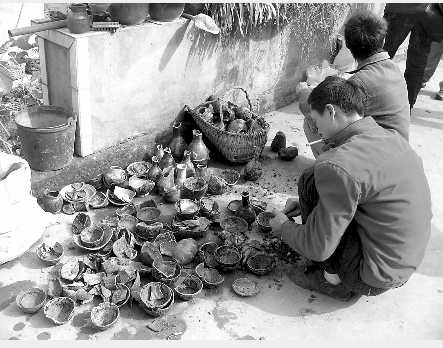 四川西坝村民肆意乱挖窑址 主管部门称难以管