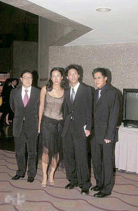 朱玲玲罗康瑞昨日星国完婚 前夫与儿子均未出席