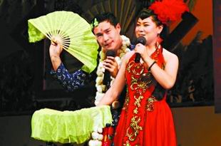 他<em>男扮女</em>装的另类<em>二人转</em>