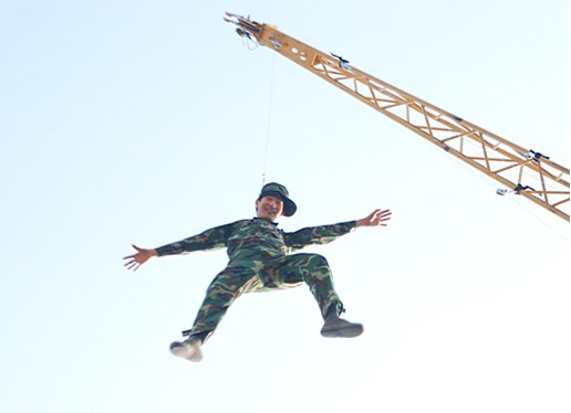 向周星驰致敬先》粉丝闹片场被迫暂停拍摄-粉