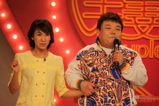 <em>刘刚</em>携妻做客夫妻天下 被英达赞为成功人士-