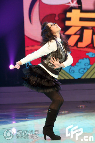 林无敌学<em>芙蓉姐姐</em>摆S型秀舞技-林无敌,快乐大