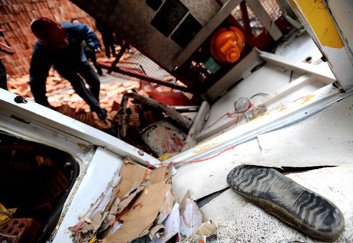 长沙工地升降机挂篮坠落17人死亡1人重伤-挂篮