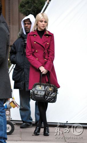 明星教你穿好双排扣风衣[组图]-风衣,双排扣,牛