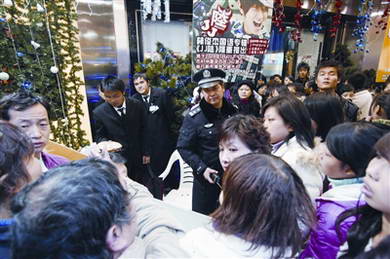 林俊杰签售乱就一个字 人气大有大麻烦(图)-林