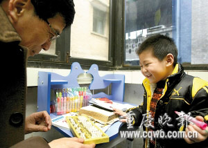 重庆神童2岁学英语4岁会珠算 智商达150-姜明