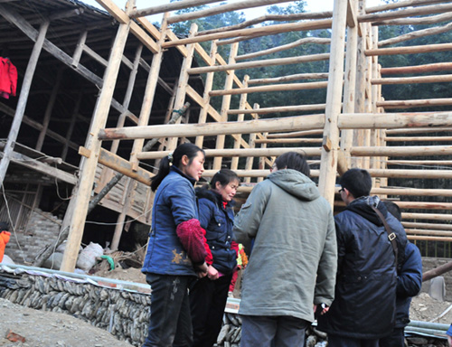 下寺坝村民李仕伟搭建的木头构架房屋
