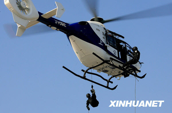 特警直升机上海公开亮相[组图]